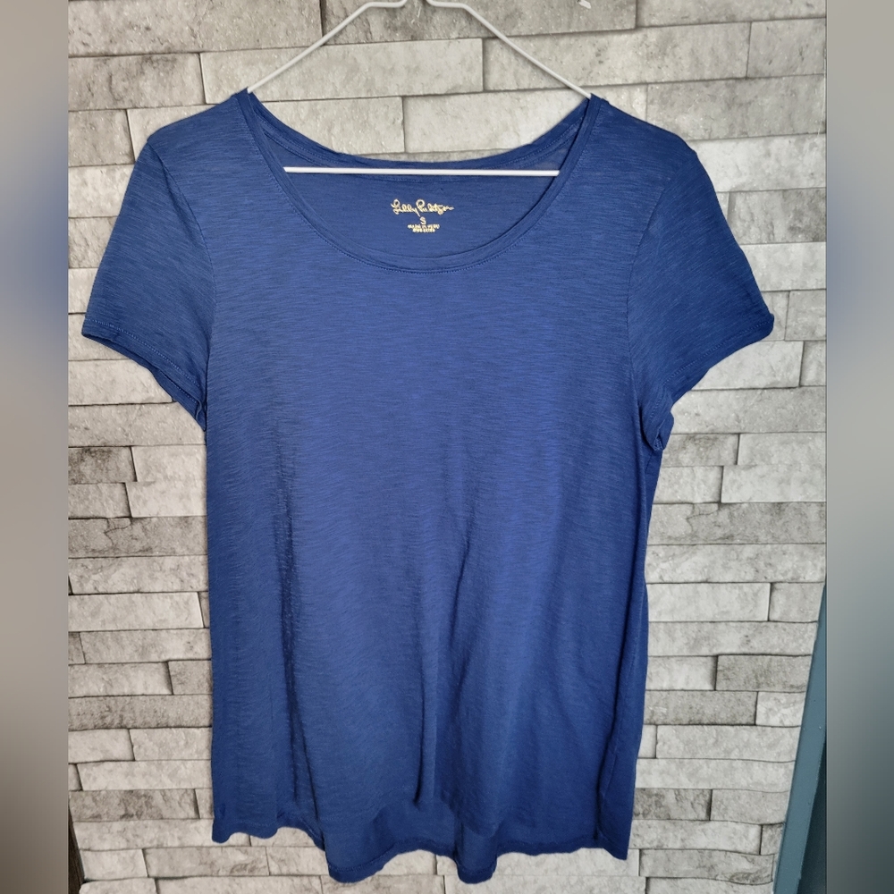 Lilly Pulitzer Size Small‎ lightweight blue Tshirt